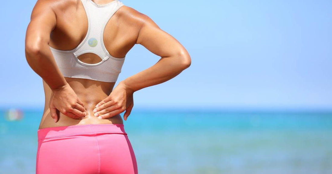 Posture du dos d'une femme qui se maintient les lombaires