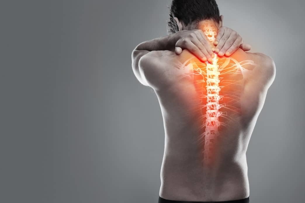 Mal de dos du à une lombalgie et une rachialgie chez un homme