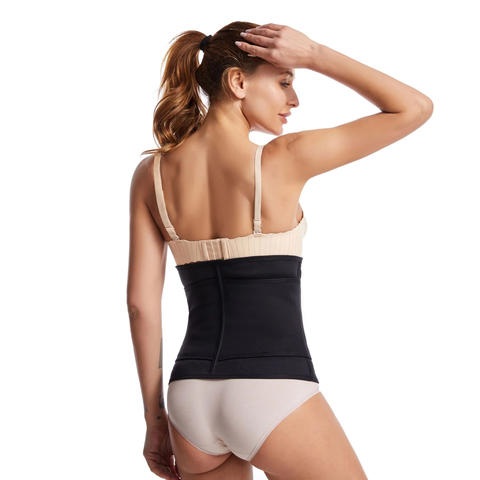 Ceinture de Maintien Lombaire et femme qui la porte vue de dos