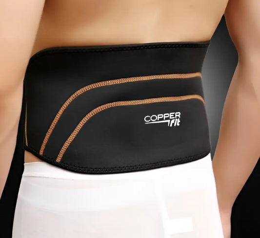Ceinture de soutien lombaire flexible Cooper Fit sur homme vu de dos
