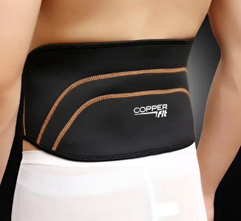 Ceinture de soutien lombaire flexible Cooper Fit sur homme vu de dos