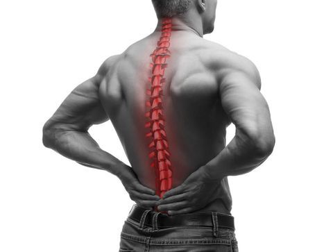 Douleur rachidienne d'un homme