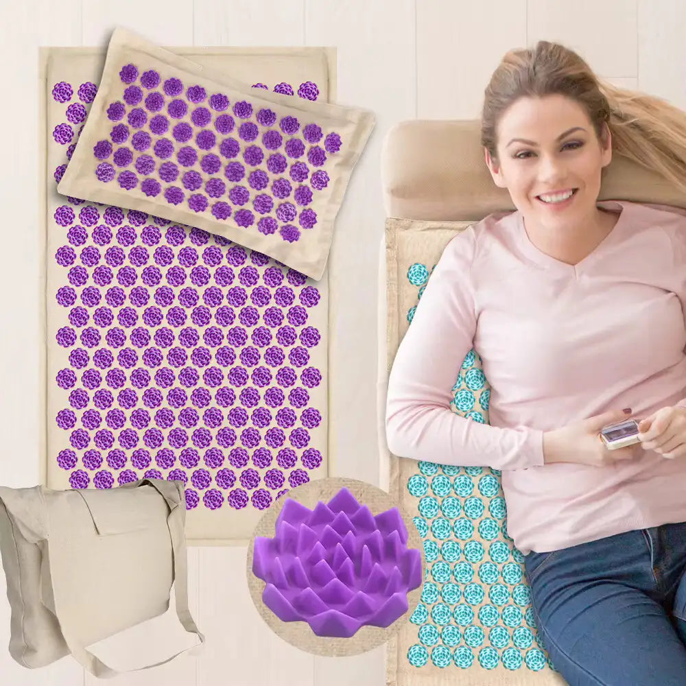 Kit tapis d’acupression avec coussin premium Cervi-Care™ - Ensemble avec une femme couchée dessus