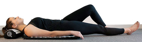 Comment utiliser un tapis d'acupression pour les douleurs cervicales ?