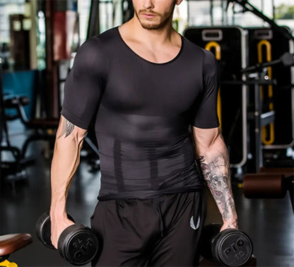 Tee Shirt Maintien Dos noir sur le dos d'un homme dans une salle de musculation