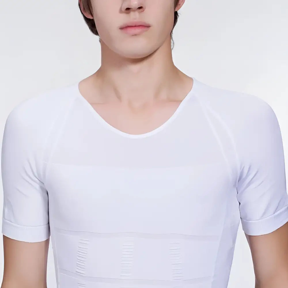 Tee Shirt Mal de Dos - zoom sur la poitrine d'un homme