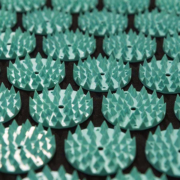 Tapis d’acupuncture Akumata Soft Turquoise et Noir - Zoom sur les pics d'acupression